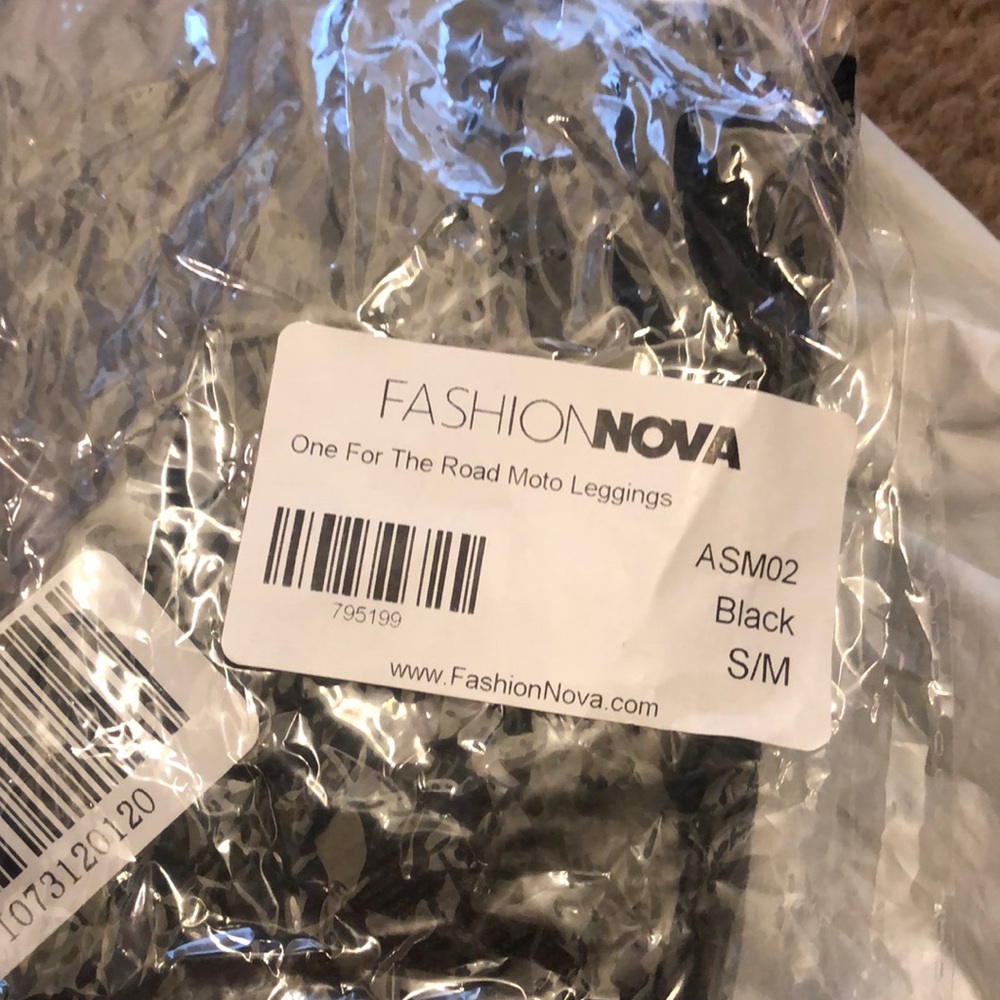 BRAND NEW FASHION NOVA LEGGINGS ❣️